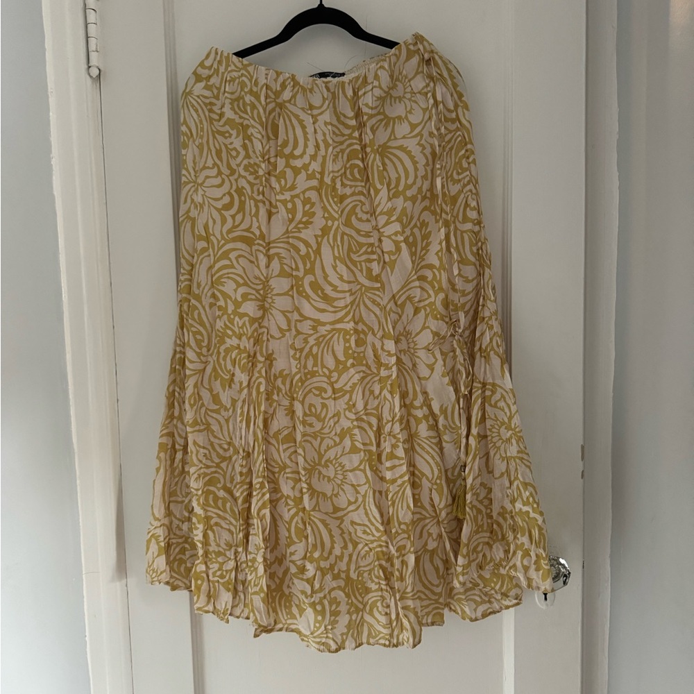 Zara Mustard and White Patterned Skater Skirt